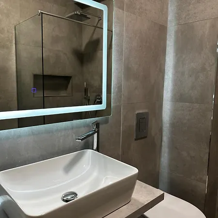 Dora's Lägenhet Dhërmi